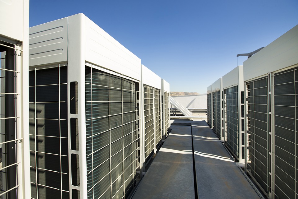 What’s Wrong with Your Commercial Ice Machine? 5 Ways to Keep It Running Well